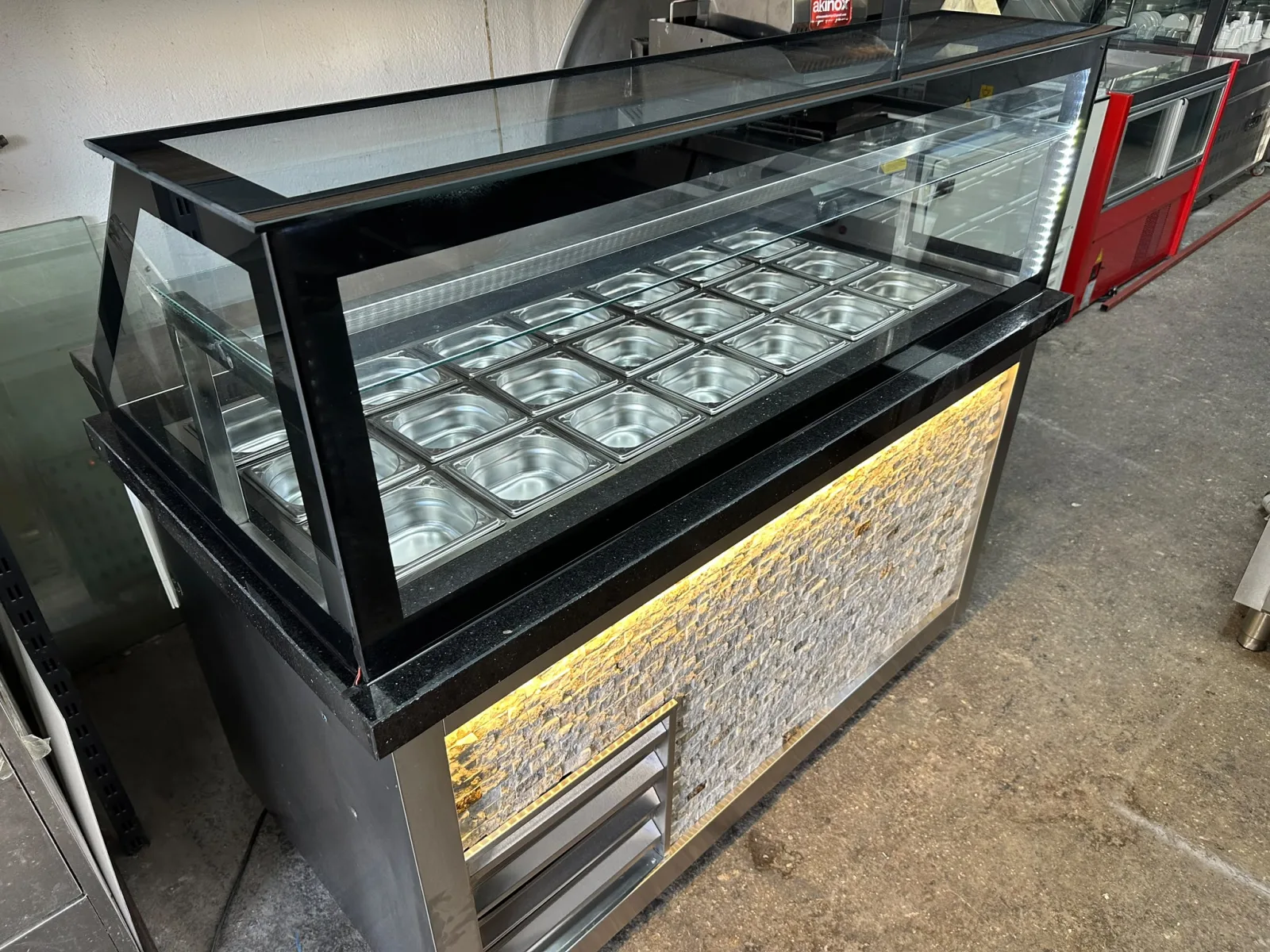 Saladbar lı soğutucu dolap